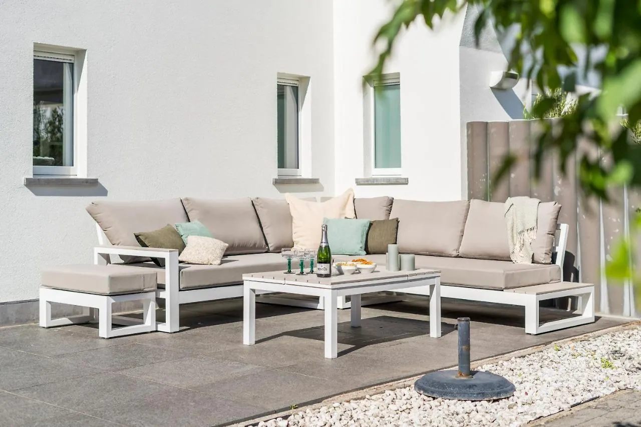 Villa Gamoni - Spacious Holiday Home With Garden location