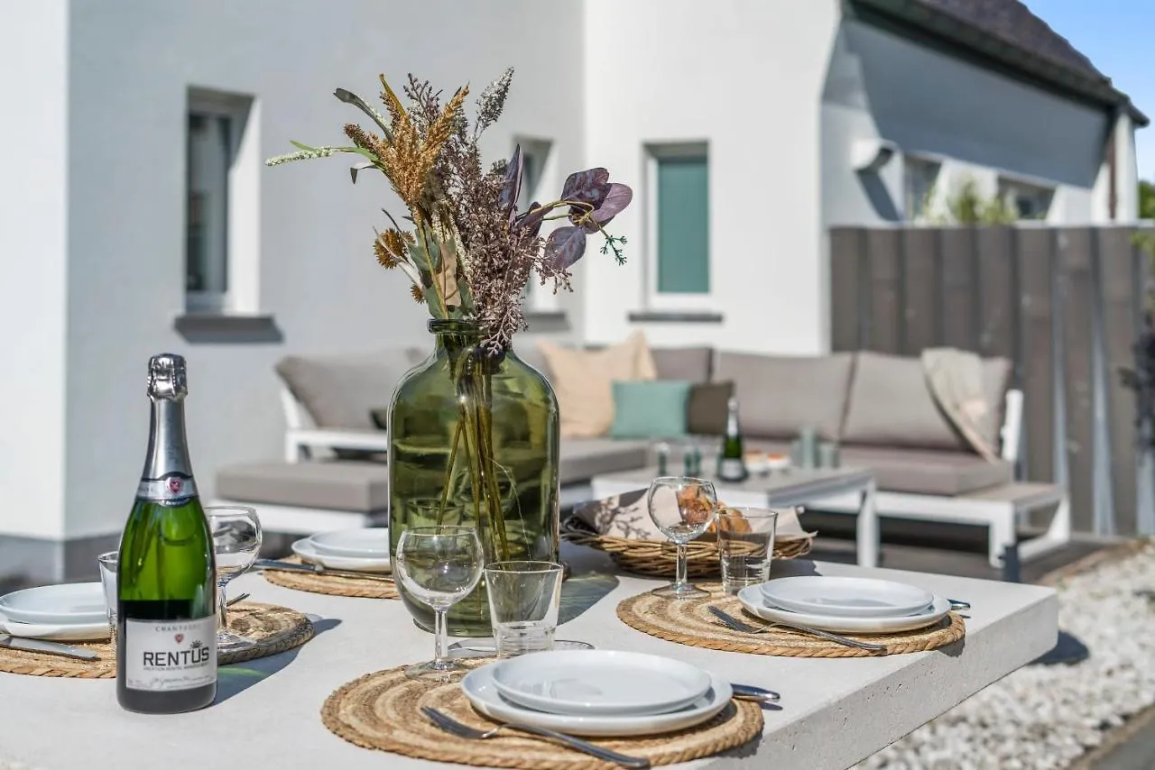 Villa Gamoni - Spacious Holiday Home With Garden Middelkerke